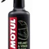 Motul M1 Helmet y Visor Clean