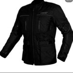 Chaqueta color negro marca atrox